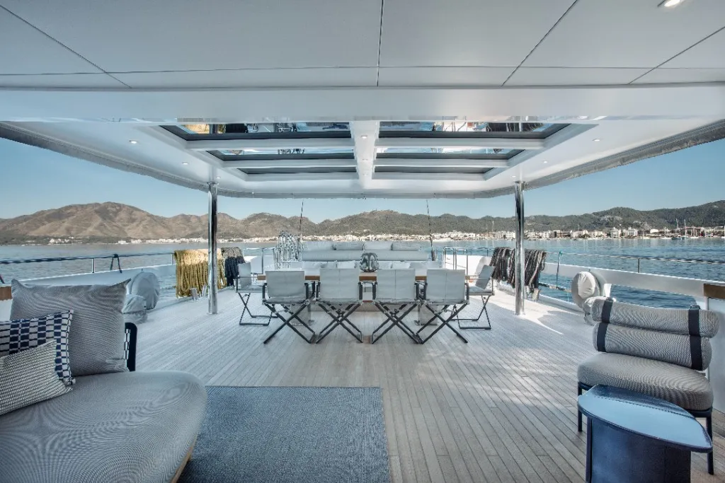 120 feet yacht View 3